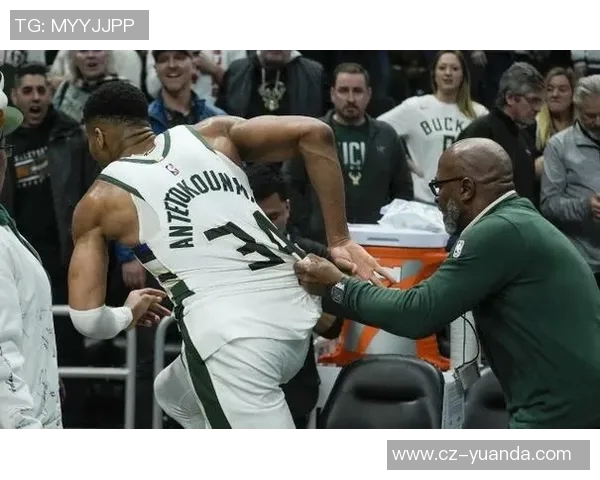 字母哥愤怒撕裂球衣雄鹿惨败后更衣室内冲突不断引发热议