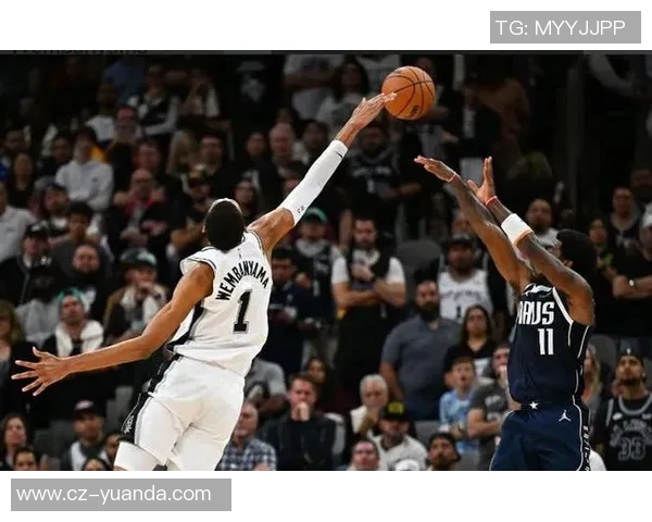 文班亚马新秀赛季表现惊艳场均20分10篮板3盖帽领跑全联盟